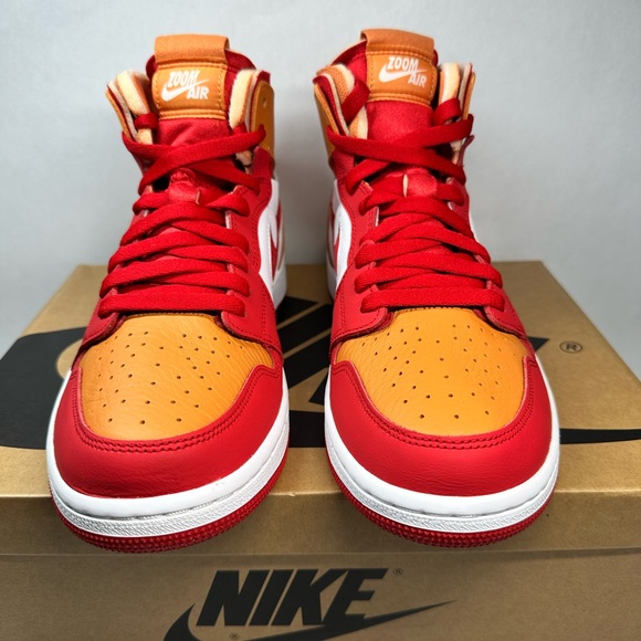 Women’s Authentic Air Jordan Retro 1 Zoom Comfort ‘Fire Red Hot Curry’’ - 9.5 - Picture 3 of 3